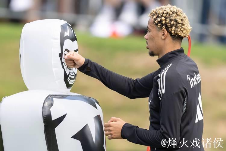 纽卡斯尔继续追求埃基蒂克，今日将展开新一轮谈判